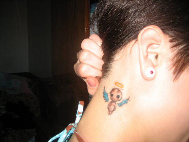 tatoo ange nuque