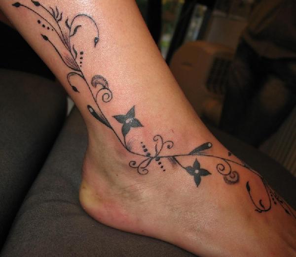 tatoo cheville pied fleur