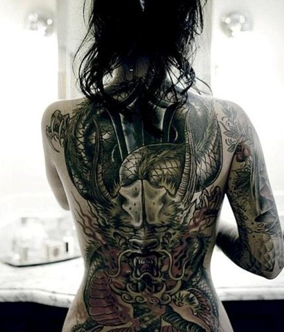 tatoo dos complet femme