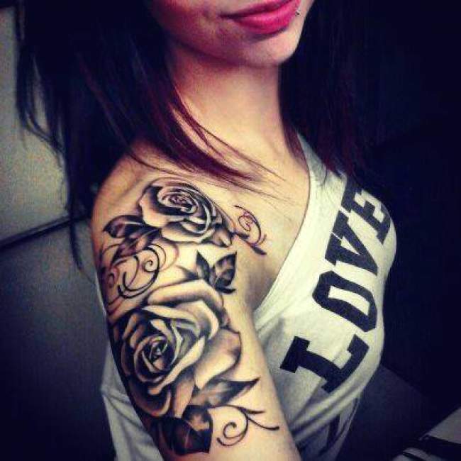 tatoo épaule bras femme