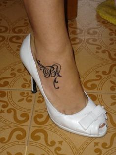 tatoo pied cheville femme