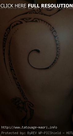 tatoo polynésien dos femme