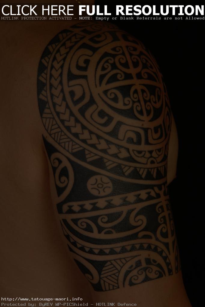 tatoo polynésien épaule