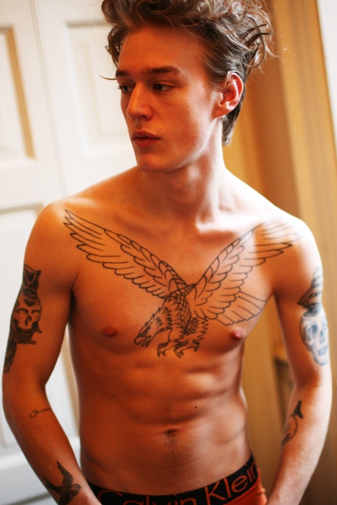 tatouage aigle pectoraux