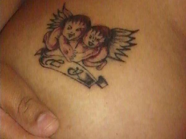 tatouage ange avec initiale