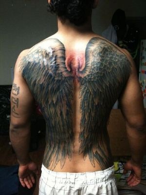 tatouage ange dos femme