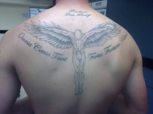 tatouage ange homme dos