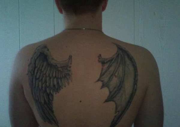 tatouage ange mi démon