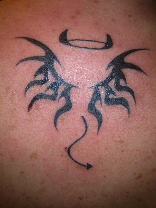 tatouage ange mi démon