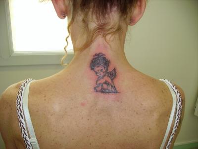 tatouage ange nuque