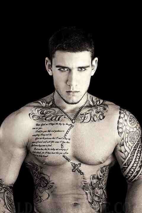 tatouage ange pectoraux