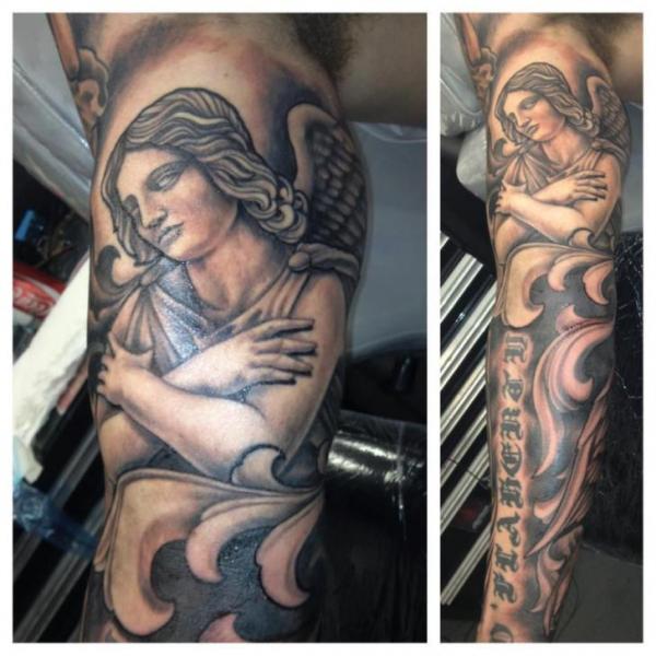 tatouage ange réaliste