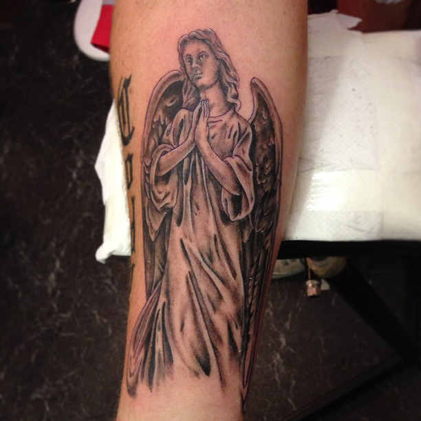 tatouage ange sur le bras