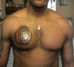 tatouage au pectoraux