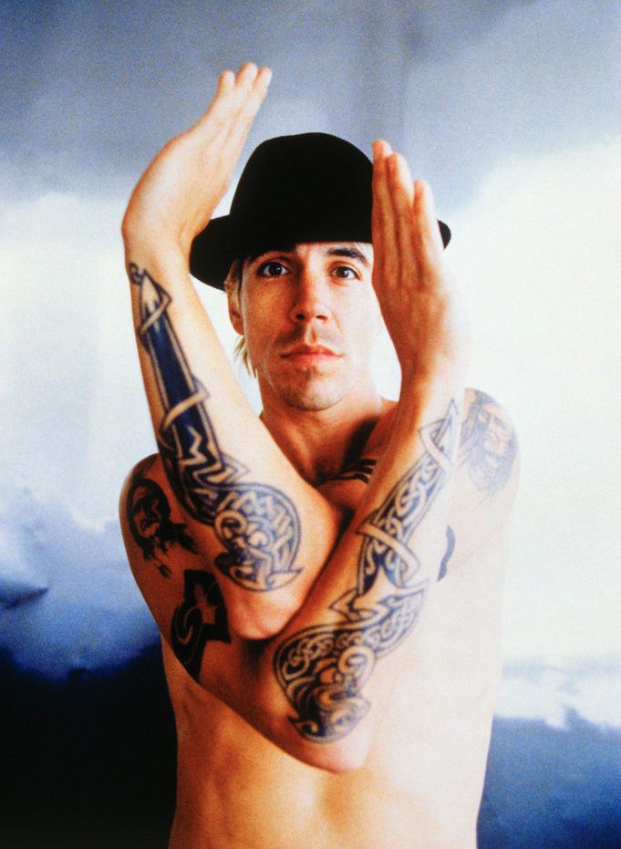 tatouage avant bras anthony kiedis