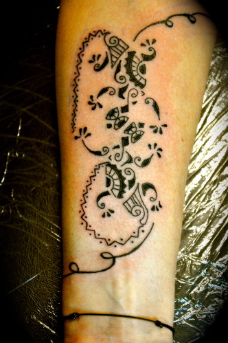 tatouage avant bras arabesque