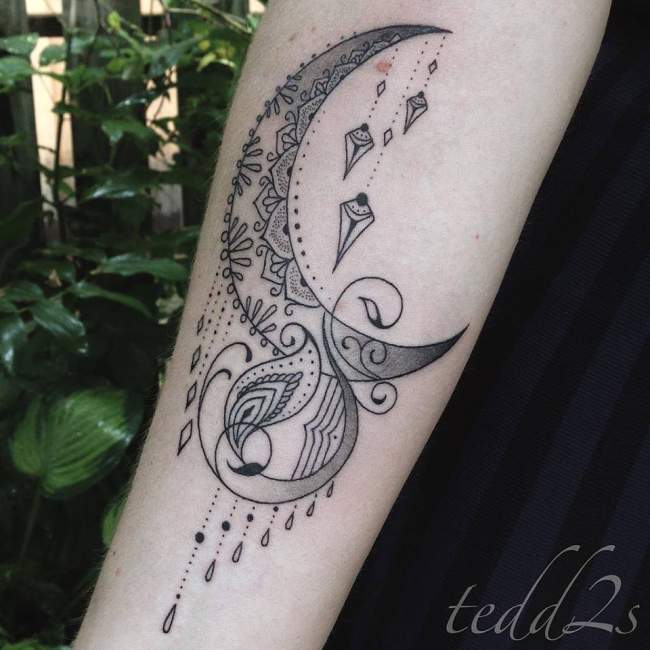 tatouage avant bras arabesque