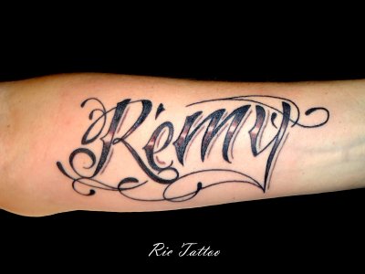 tatouage avant bras avec prenom