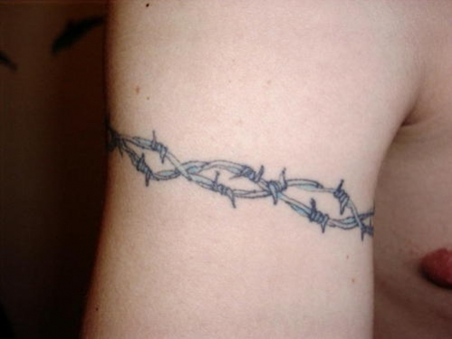 tatouage avant bras barbelé