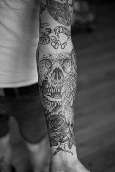 tatouage avant bras biker