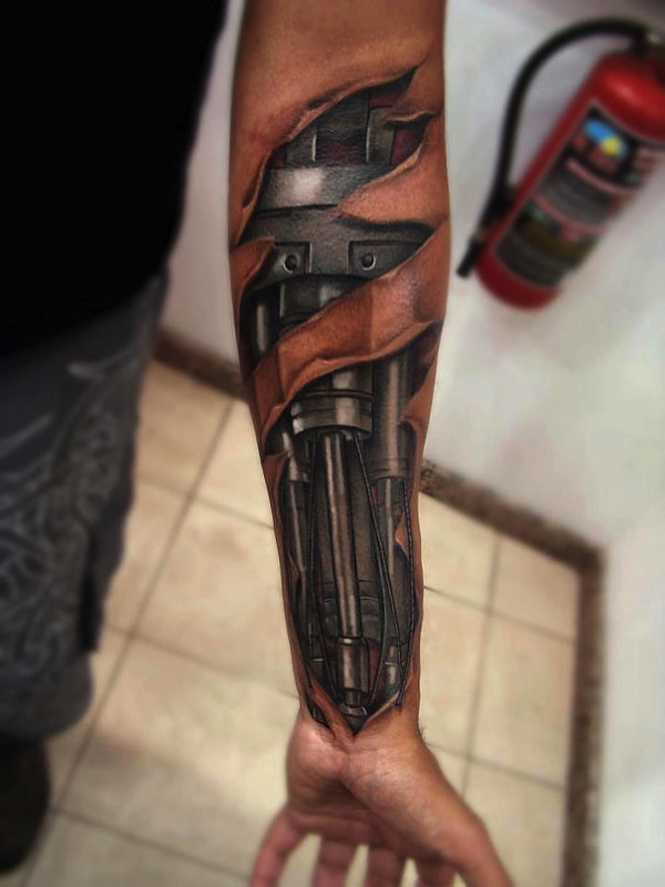 tatouage avant bras biomécanique
