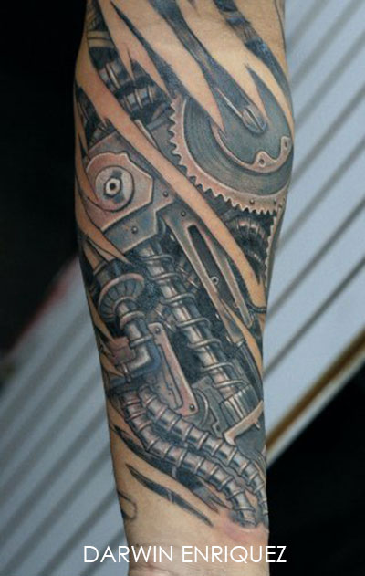 tatouage avant bras biomécanique