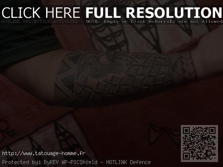 tatouage avant bras bracelet
