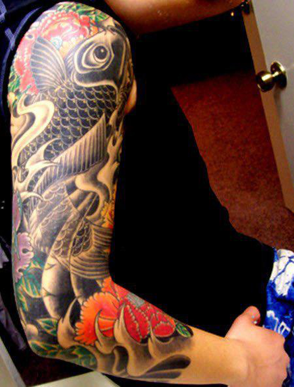tatouage avant bras carpe koi