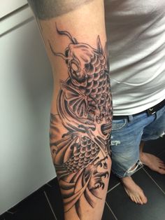 tatouage avant bras carpe koi