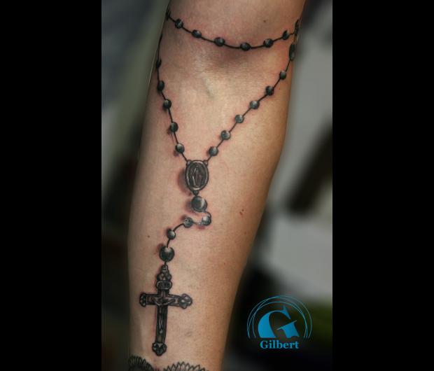 Tatouage avant bras chapelet