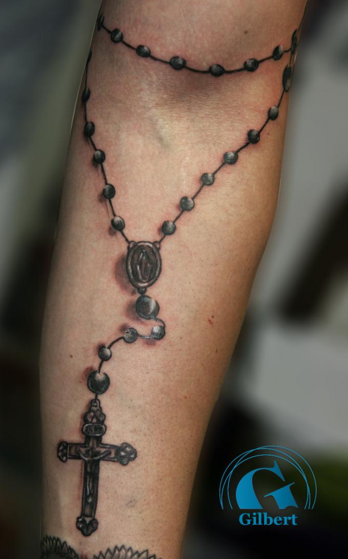 tatouage avant bras chapelet