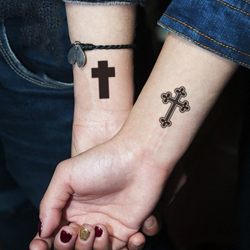 tatouage avant bras croix