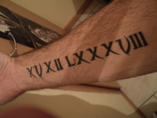 Tatouage avant bras date de naissance chiffre romain