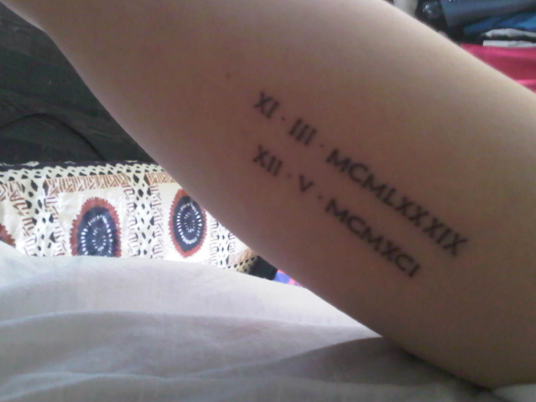 tatouage avant bras date de naissance chiffre romain