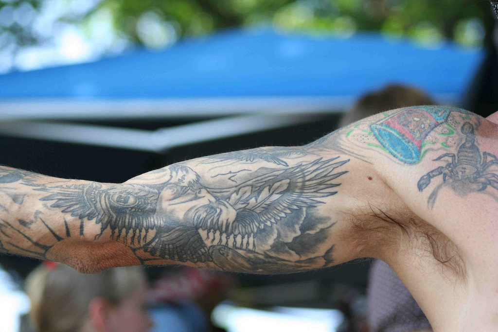 tatouage avant bras droit ou gauche