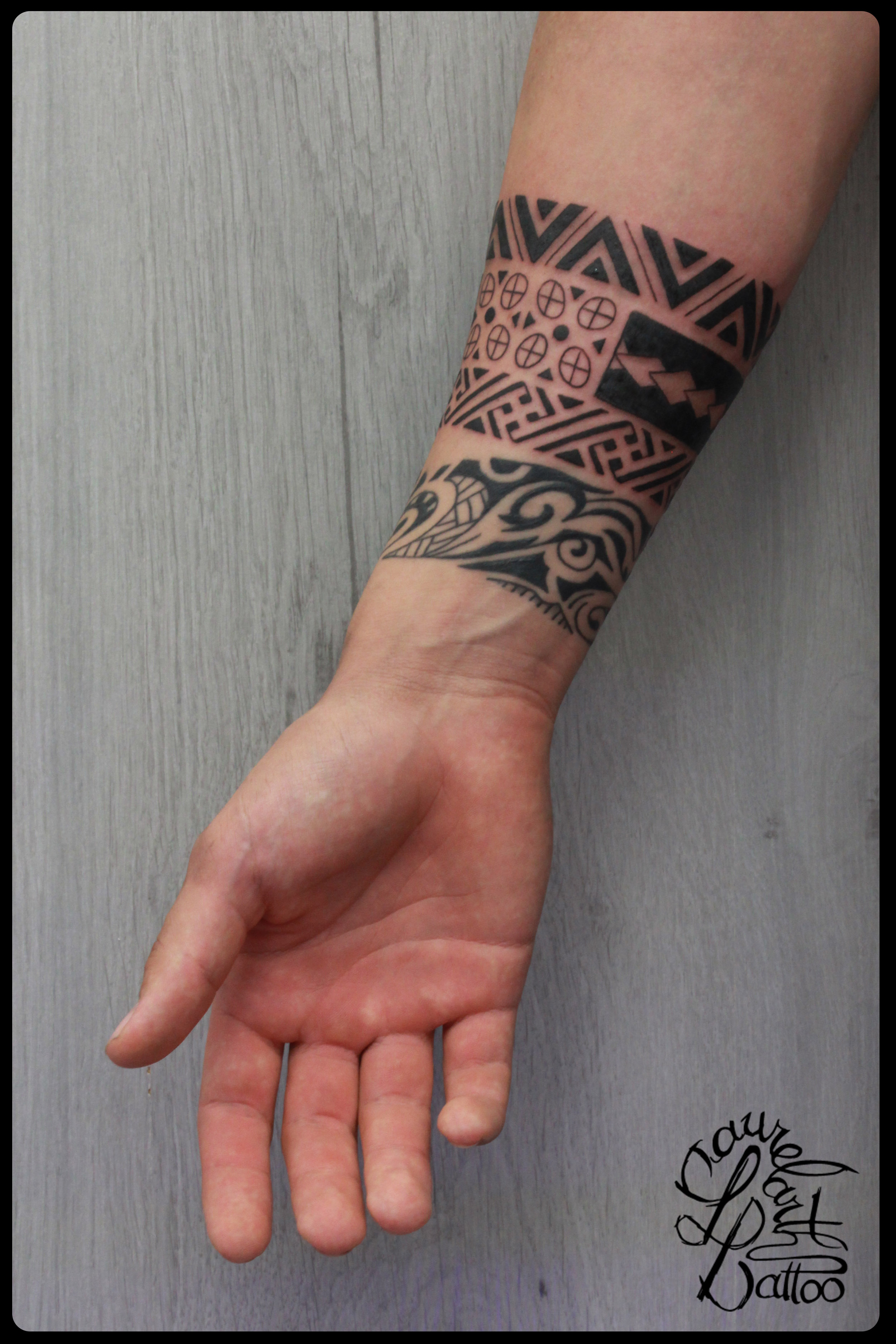 tatouage avant bras et travail