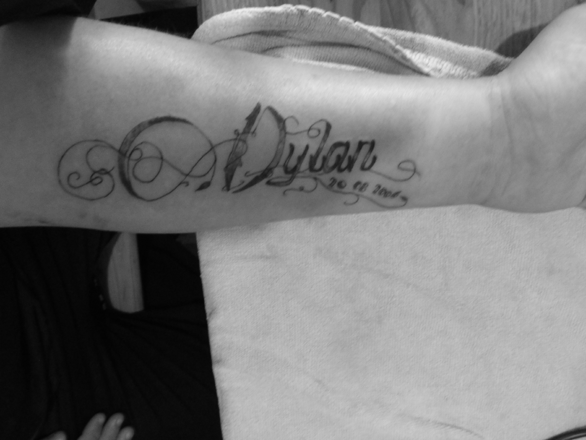 tatouage avant bras femme prenom