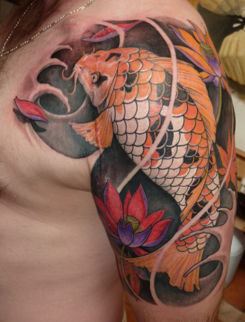 tatouage avant bras homme carpe koi