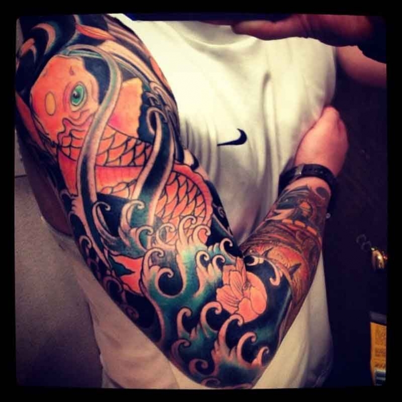 tatouage avant bras homme carpe koi