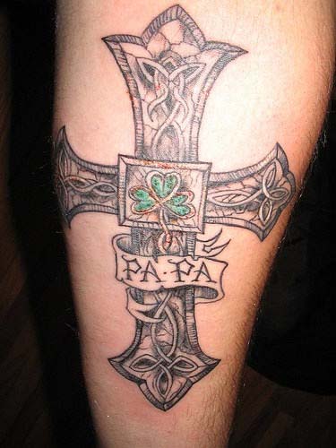tatouage avant bras homme croix