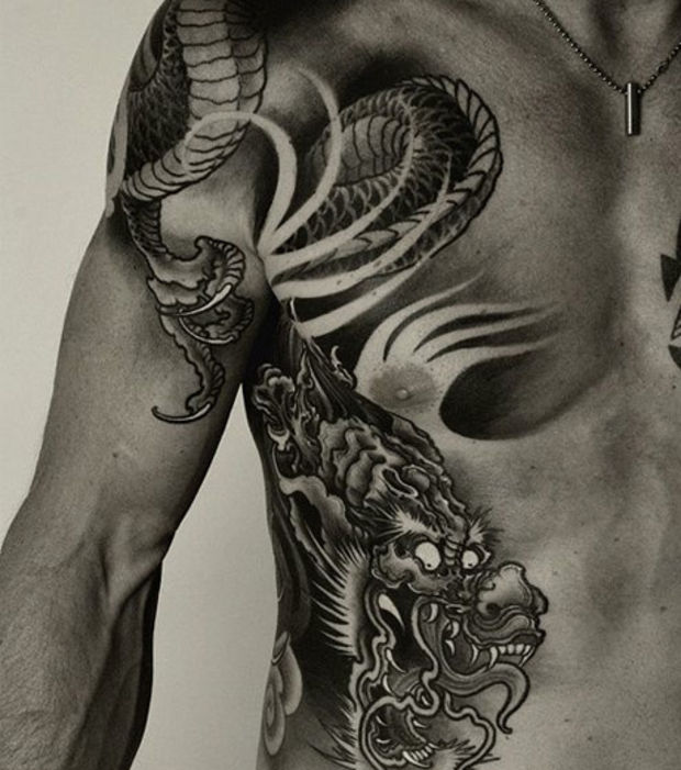 tatouage avant bras homme dragon