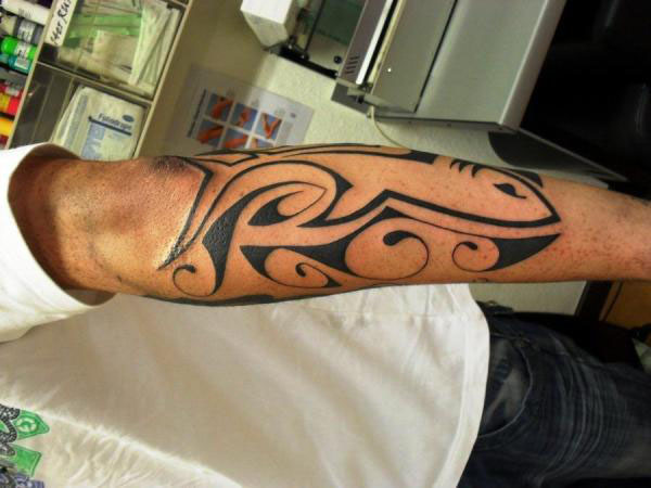 tatouage avant bras homme tribal