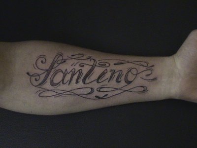 tatouage avant bras lettrage