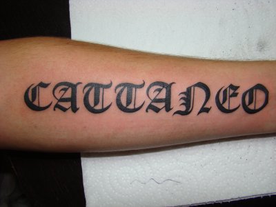 tatouage avant bras lettrage