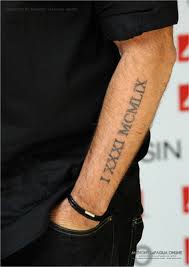 Tatouage avant bras lettre romaine