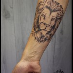 tatouage avant bras lion