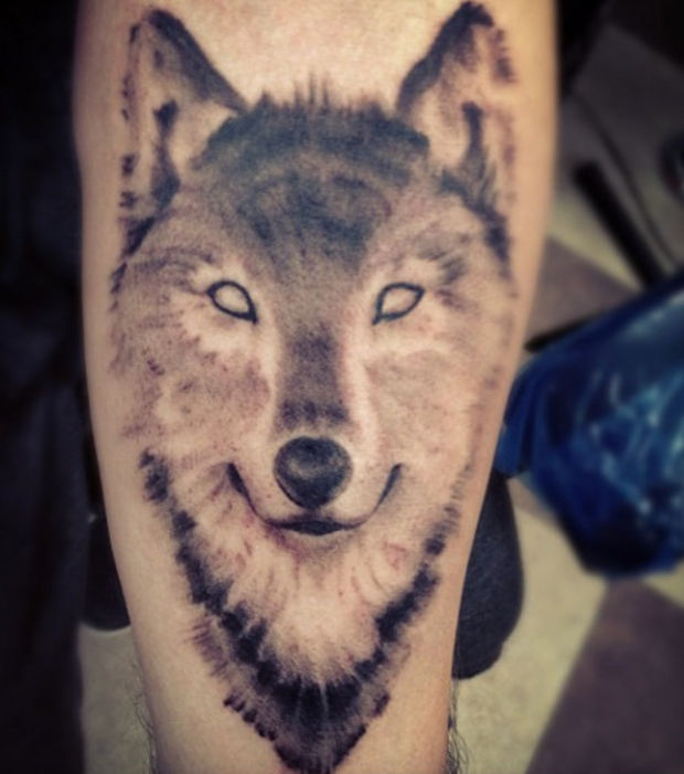 tatouage avant bras loup