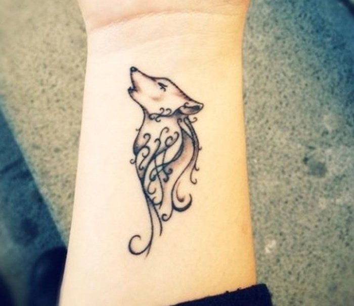 tatouage avant bras loup