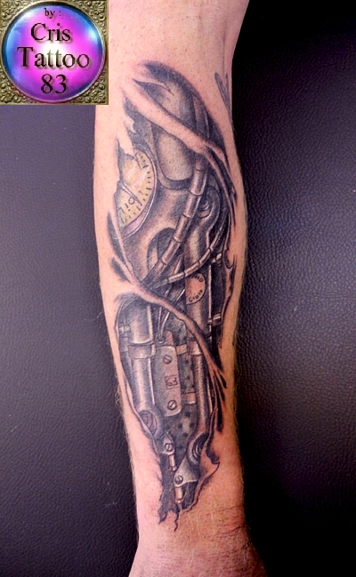 tatouage avant bras mecanique