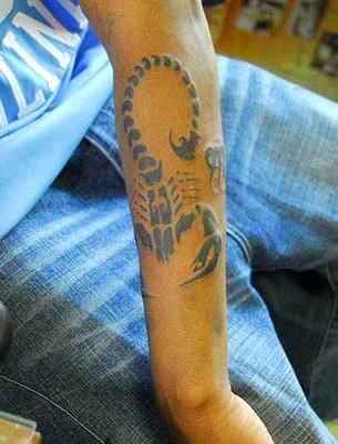 tatouage avant bras scorpion